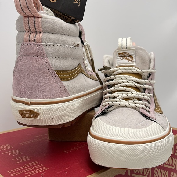 Vans WMNS Sk8-Hi Mte-2 Marshmallow/Multi
VN0A5HZZBP3 Lace Up Boots Cold Weather - Picture 9 of 16